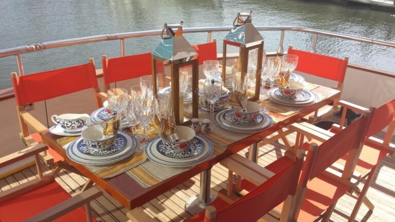 MIS MOONDANCE - Alfresco dining aft deck