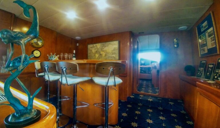 MIS MOONDANCE - Bar in salon