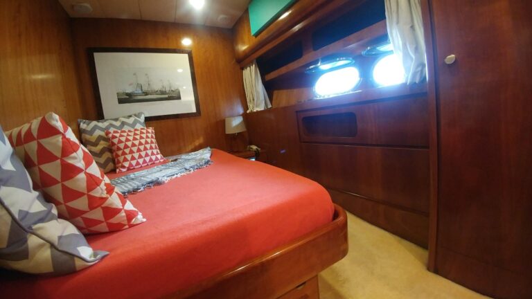 MIS MOONDANCE - Guest cabin view