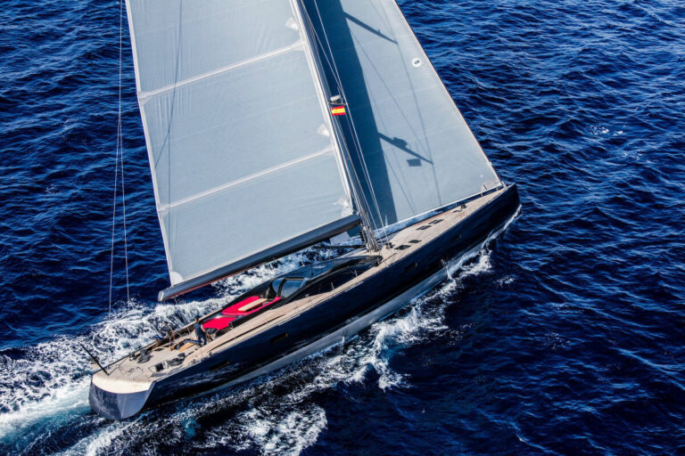 Super yacht PATTOO (ex Missy)