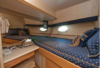 MIZ DORIS III guests twin cabin