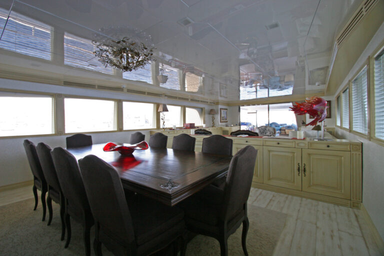 M&M - Main Salon