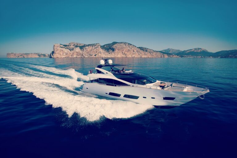 MODERN 35M SUPERYACHT
