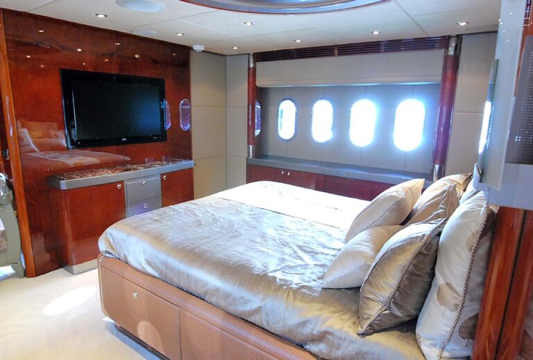 MOKSHA - Master cabin