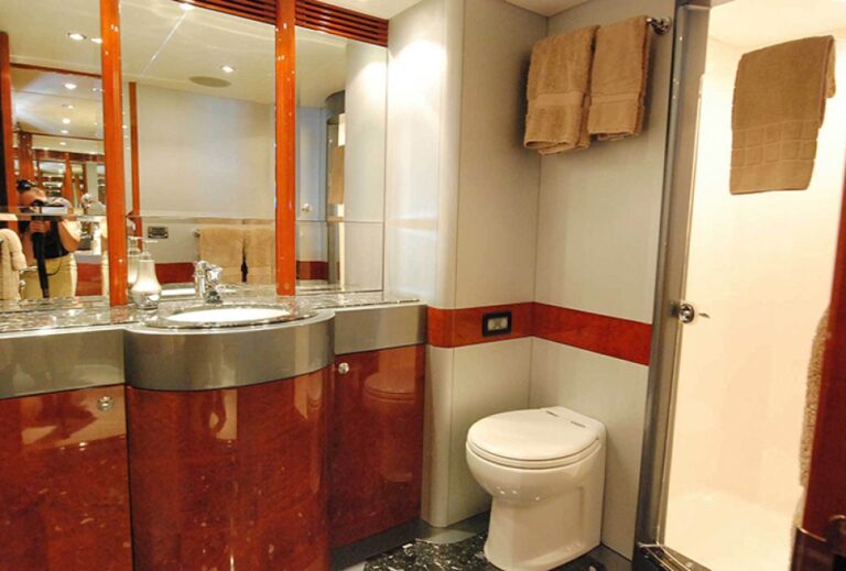 MOKSHA - Master ensuite