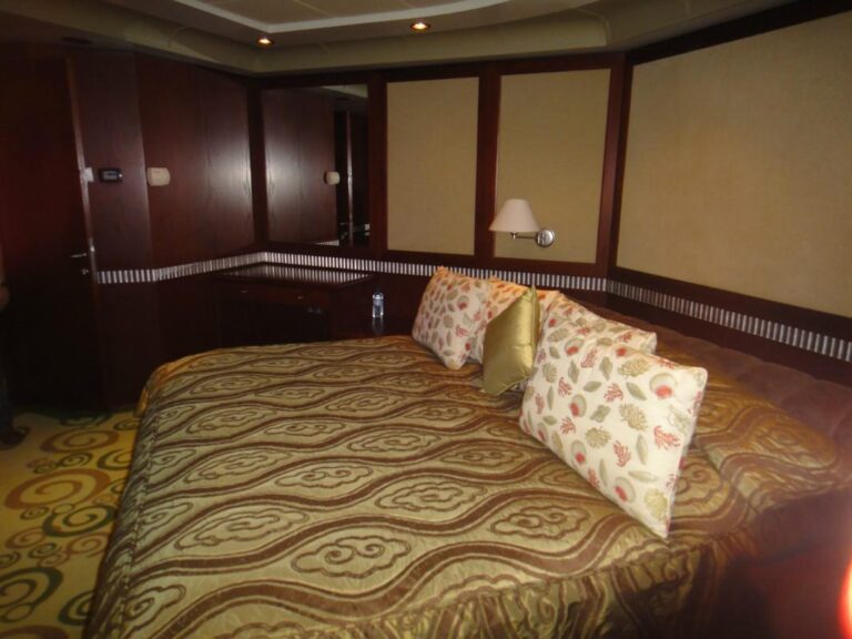 Large Double Cabin