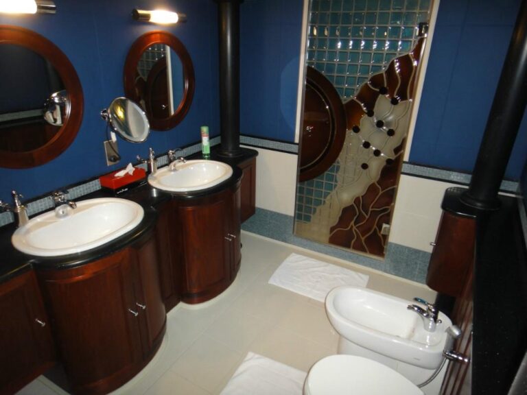 Ensuite Bathroom