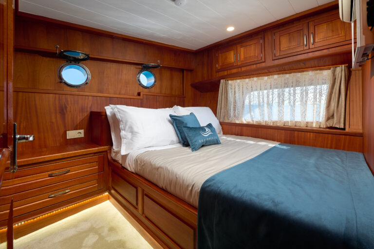 Double Cabin
