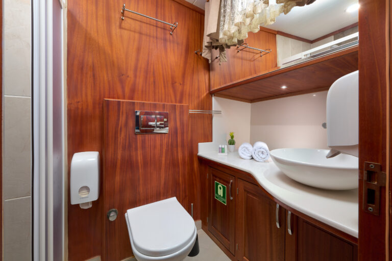 Double Guest Cabin Ensuite
