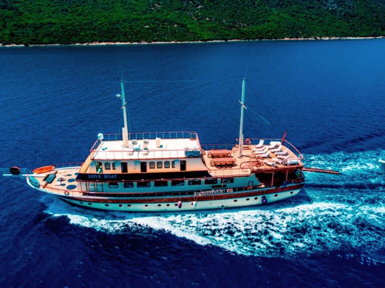 M/S LOVE BOAT - Cruising