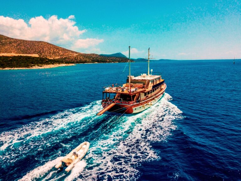 M/S LOVE BOAT - Stern view