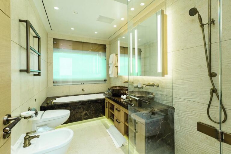 Ensuite