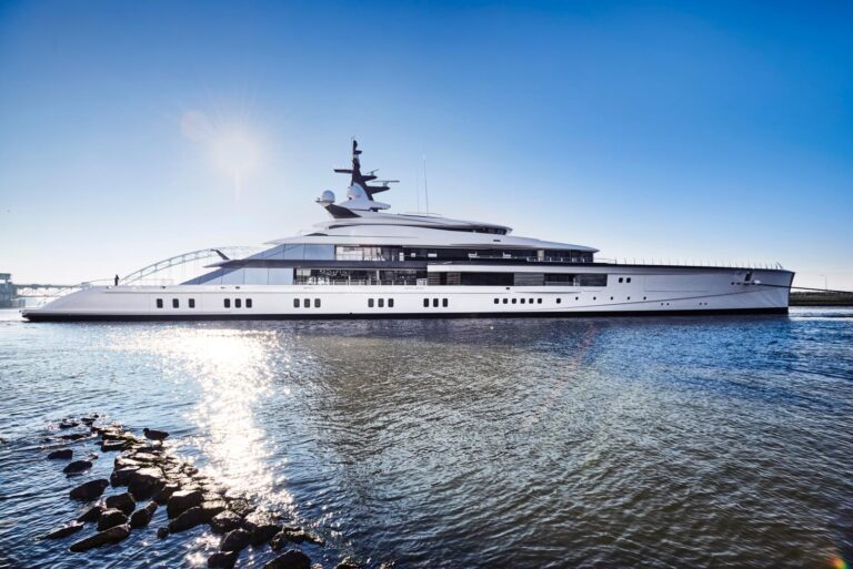 MOTOR YACHT BRAVO EUGENIA BY OCEANCO