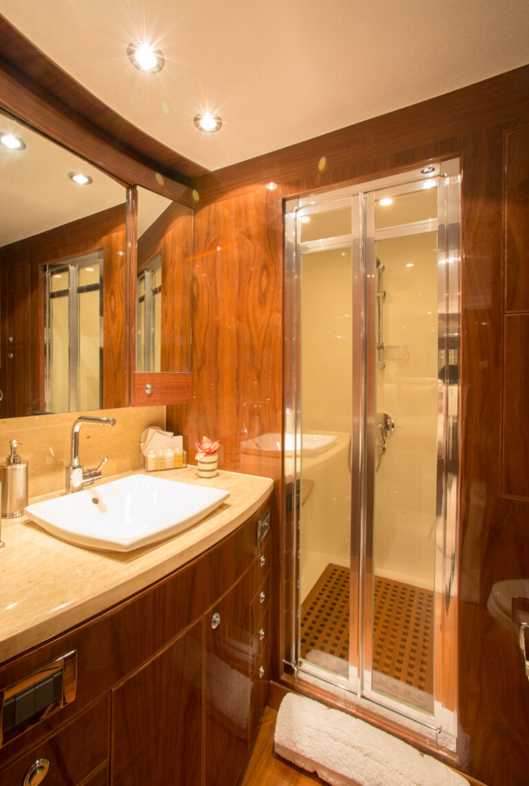 Guest Cabin - Bathroom