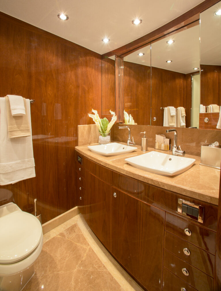 Guest Cabin - Bathroom