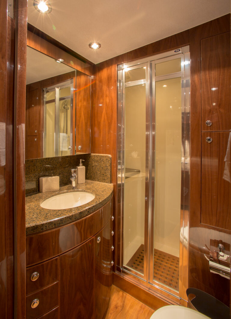 Guest Cabin - Bathroom