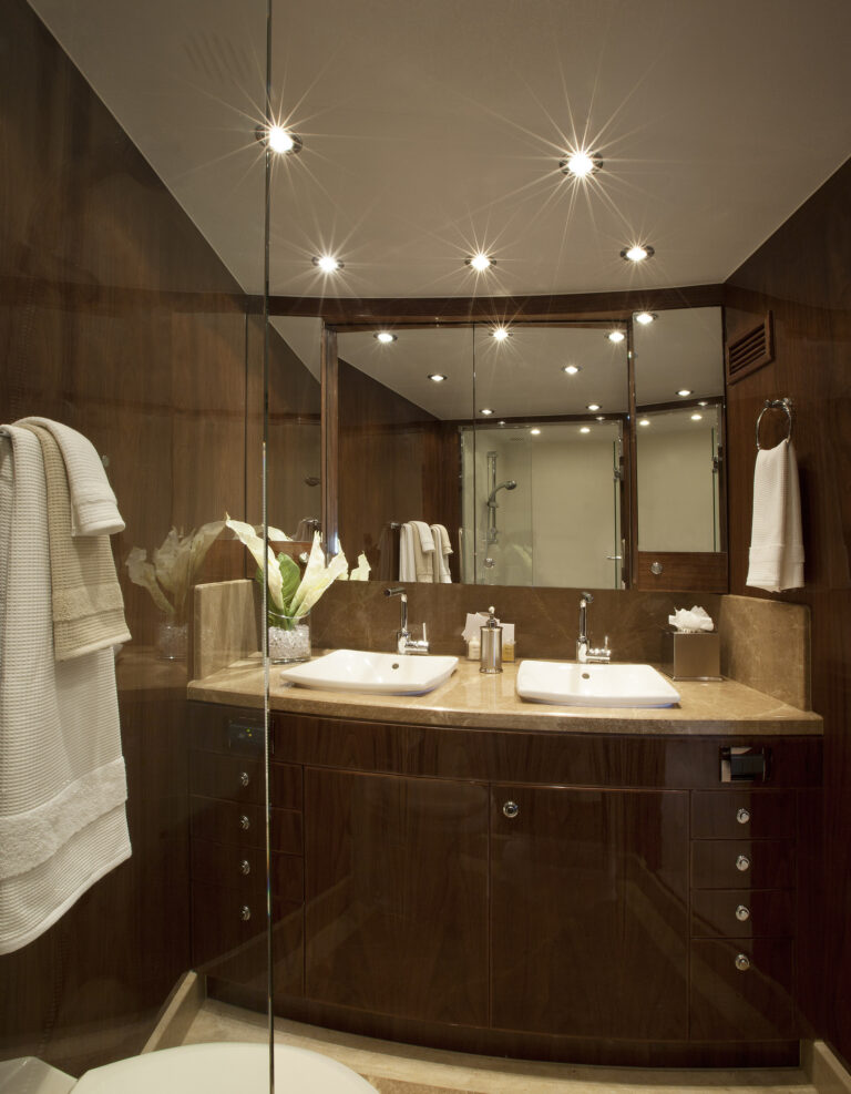 Guest Cabin - Bathroom