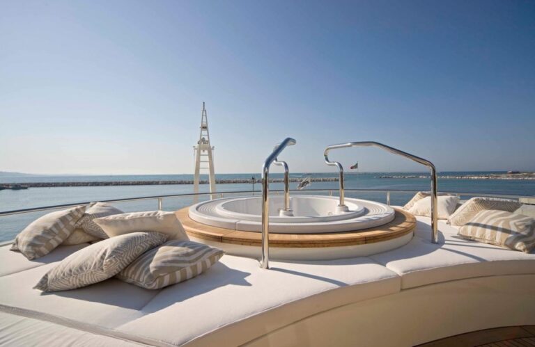 Exterior Sunbathing Area