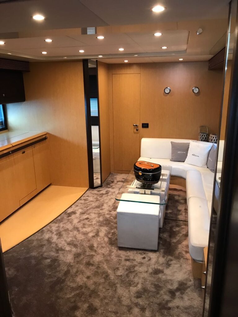 Salon View Forward