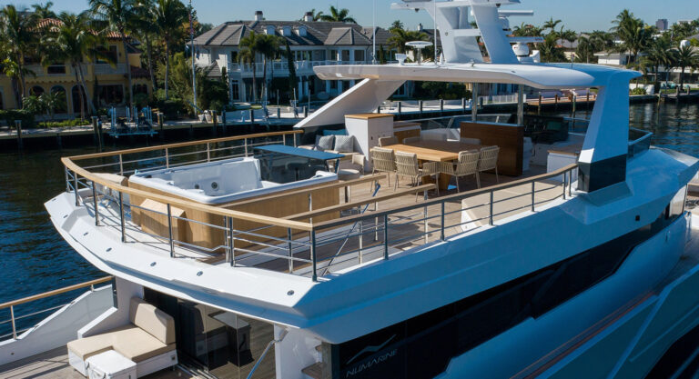 Sun Deck With Jacuzzi