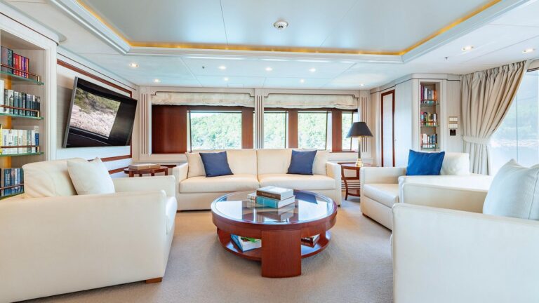 Bridge Deck Salon