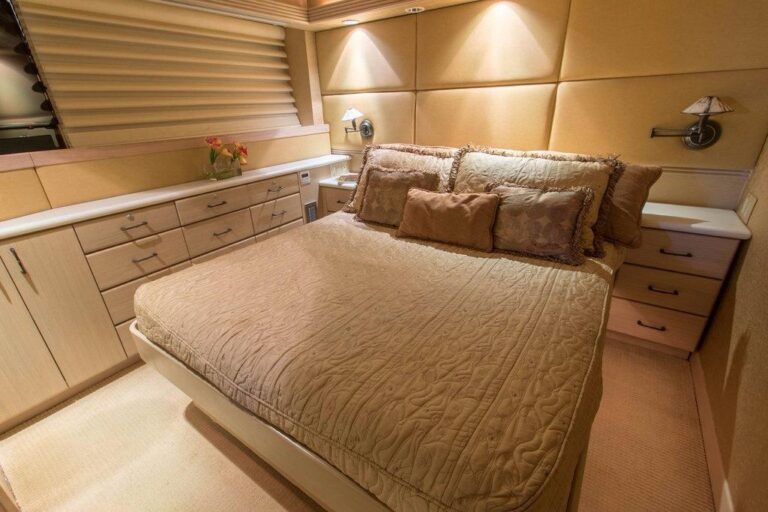 DOUBLE CABIN