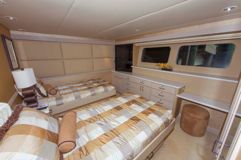 TWIN CABIN