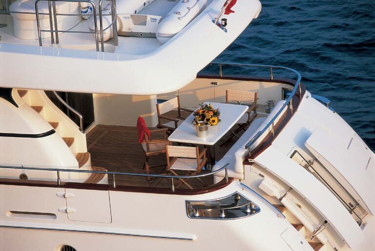 MOTOR YACHT IRIS - Aft deck
