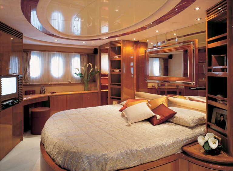 MOTOR YACHT IRIS - Master cabin