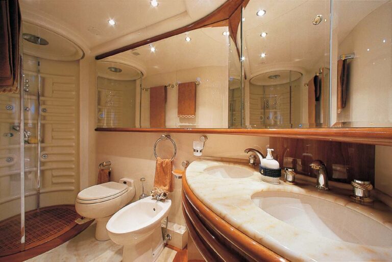 MOTOR YACHT IRIS - Master ensuite