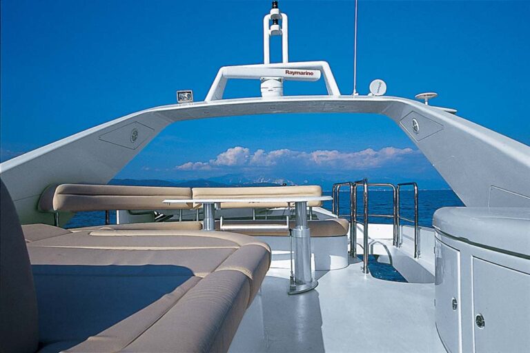 MOTOR YACHT IRIS - Sundeck