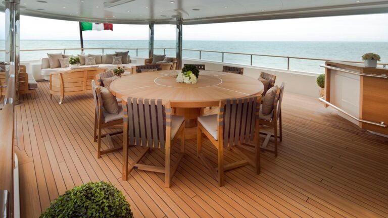 Aft Upper Deck Alfresco Dining