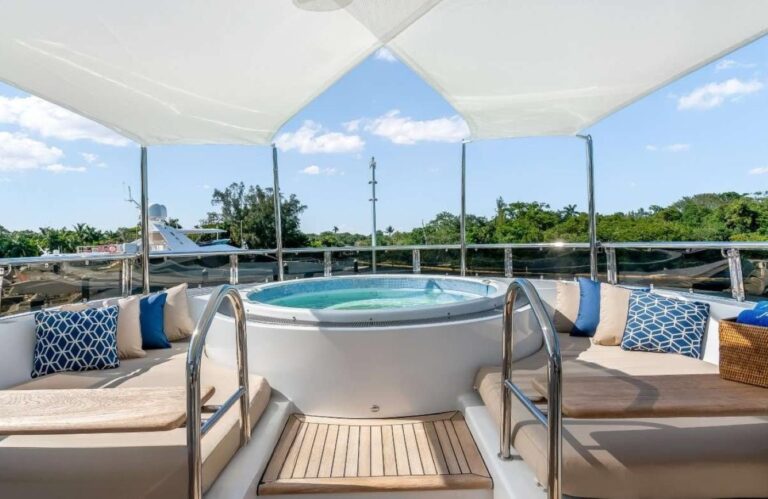 Exterior Sunbathing Area