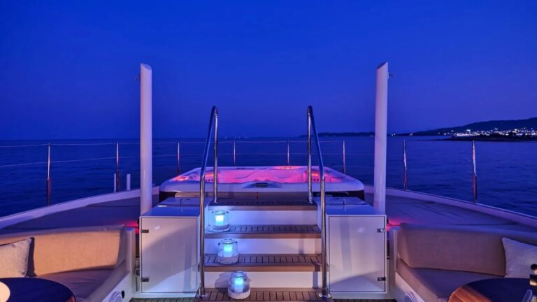 Exterior Sunbathing Area