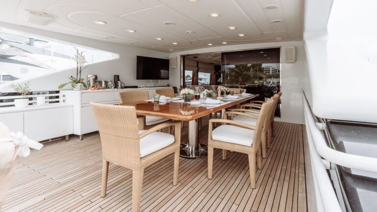 Upper Deck Dining