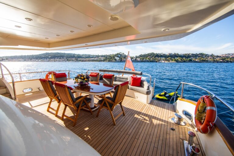 Aft Deck Alfresco Dining