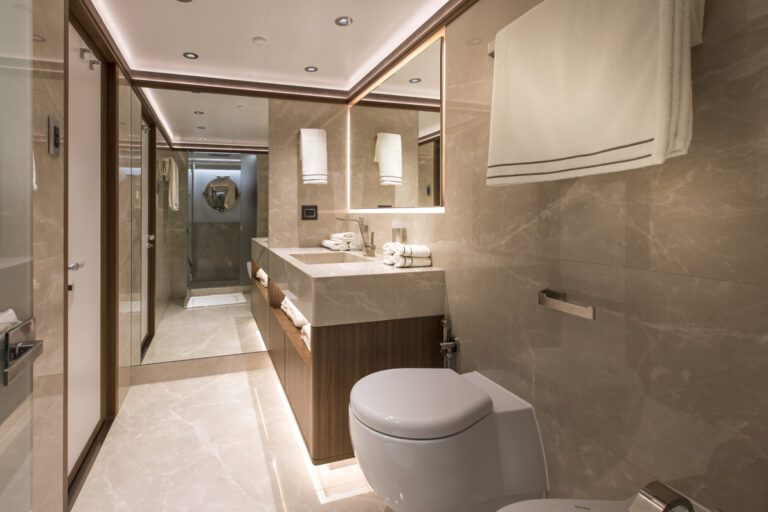 Double Guest Cabin Ensuite Bathroom