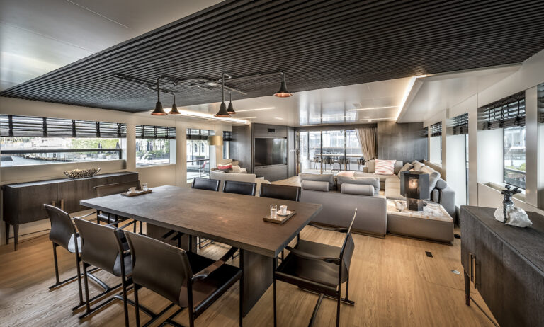 Saloon With Dining Area