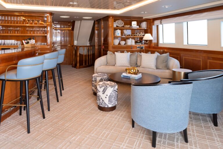 Interior Relaxation Area With Bar