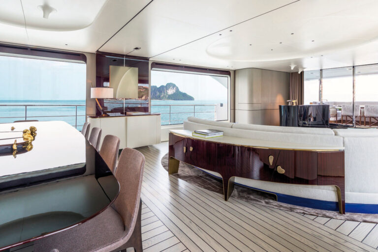 Saloon With Dining Area