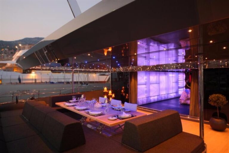 Alfresco Dining