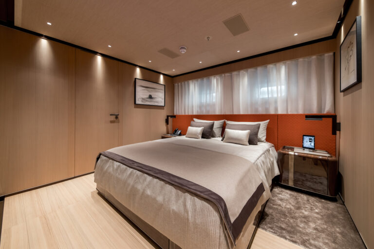 Double Cabin Port
