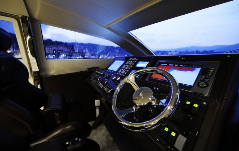 MR BROWN Yacht - Wheelhouse