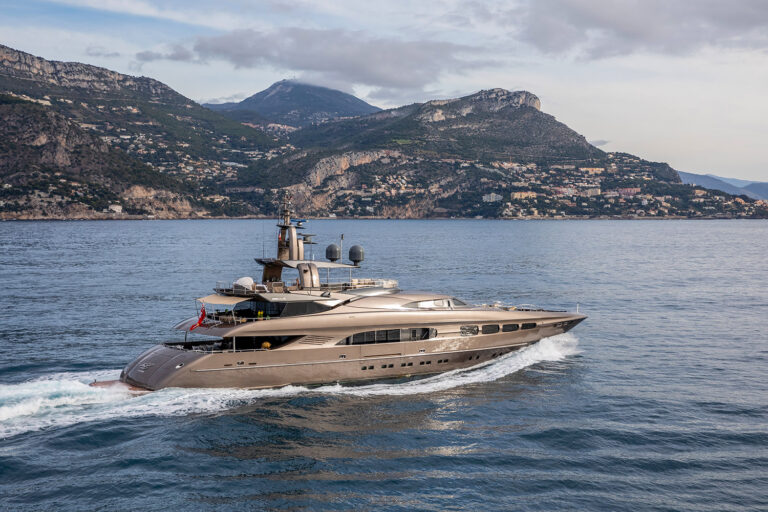 MRS L Exterior - Cruising