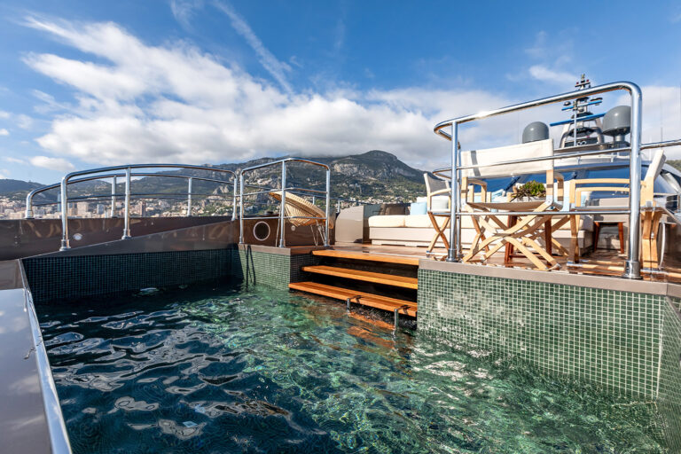 MRS L Exterior - Jacuzzi