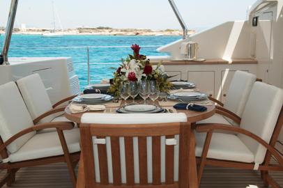 MUMU - Alfresco Dining on Deck