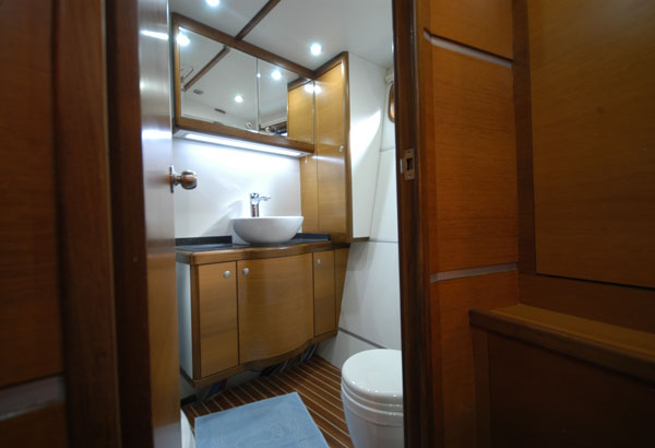 MUSTO - Ensuite 2