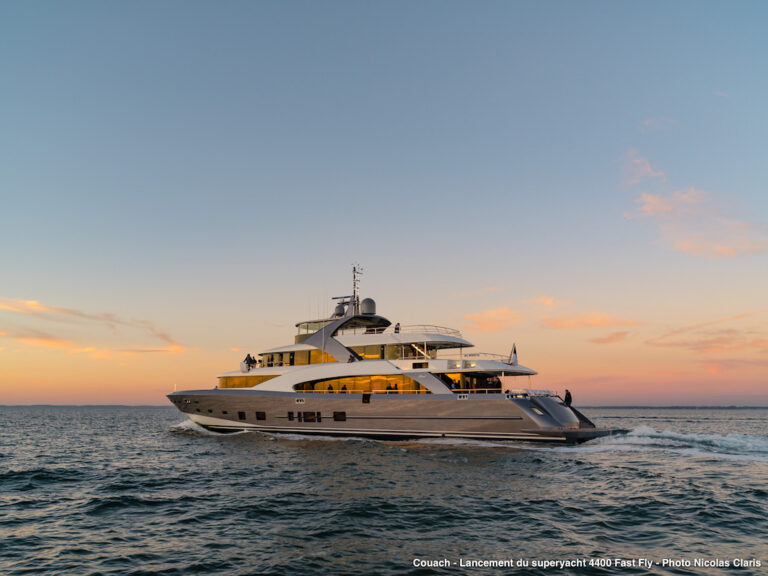 M:Y 4400 FAST FLY - exterior