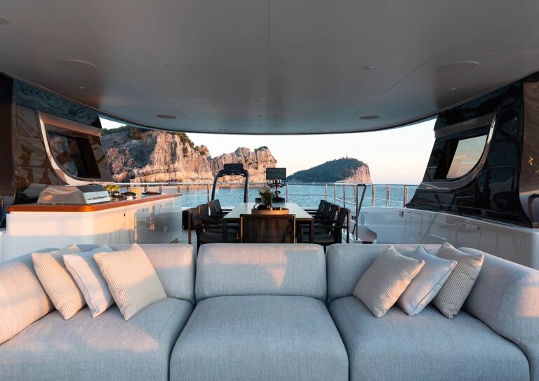 Sundeck (sistership)
