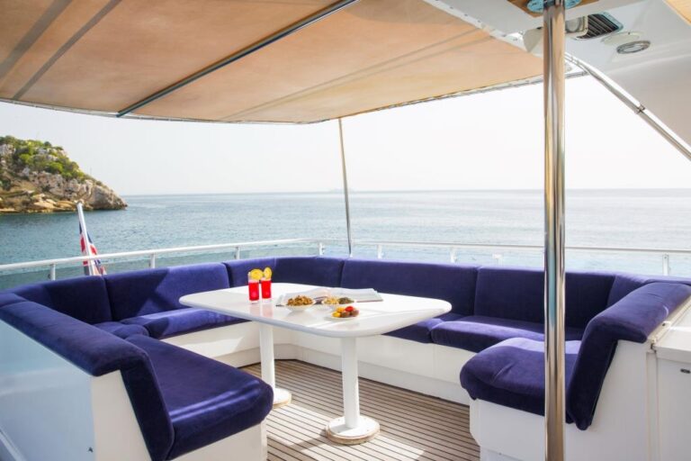 MY ACE SIX - Alfresco dining table sundeck